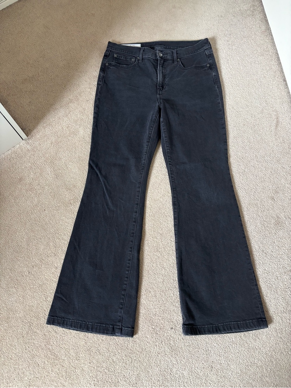 GAP High Rise Flare Jeans Black Wash Women’s Size 32 / 14 Regular